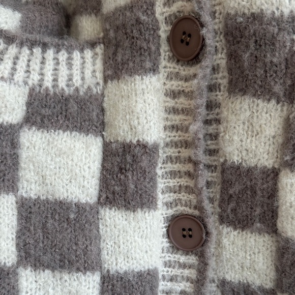 BIBI Oversized Chunky Grey and White Checkered Boyfriend Cardigan, Size Small - Picture 10 of 16